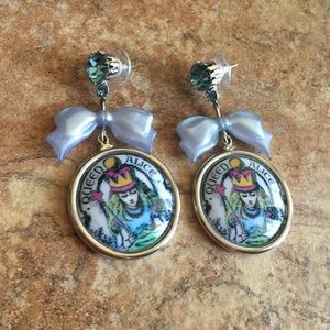 Tarina Tarantino Alice in wonderland