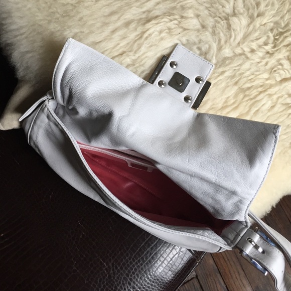 🔴SOLD🔴 Fendi Logo Buckle Leather Baguette NWOT - Picture 3 of 3