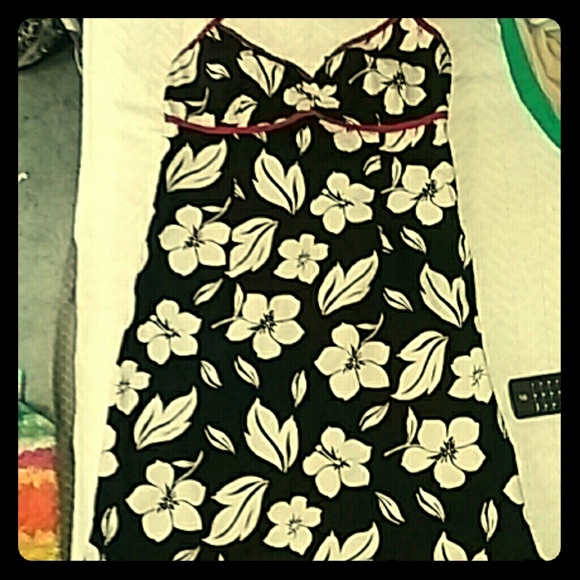 black/cream floral with Red accent dress - Picture 1 of 1