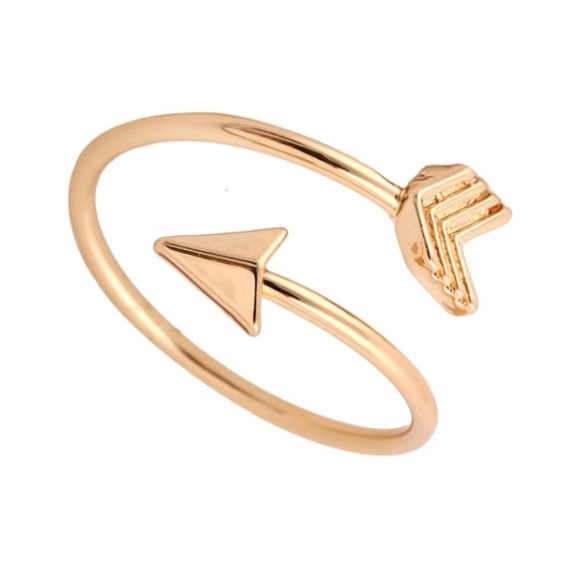 ⬇⬇️️sale⬇️⬇️18 k gold plated arrow ring