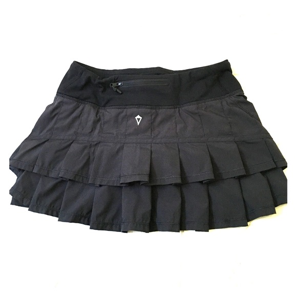 Gently used black Ivviva tennis skirt💕