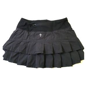 Gently used black Ivviva tennis skirt💕