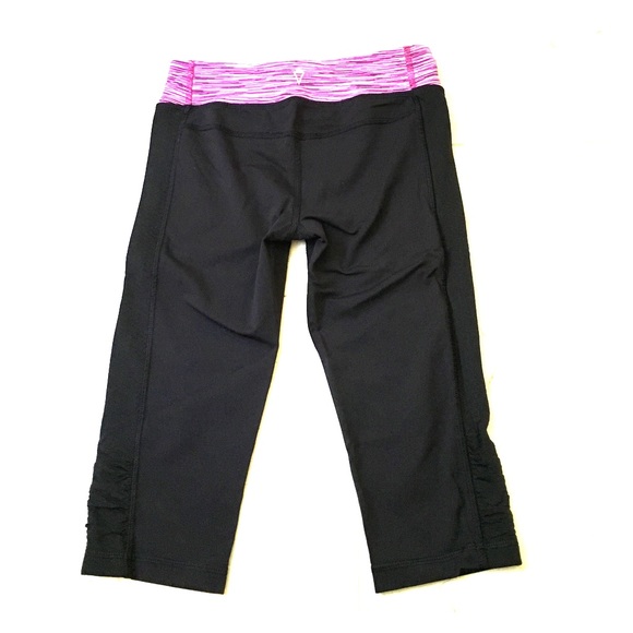 Gently used!! Ivviva crops with a fun waistband!