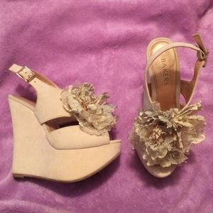 Bakers flower wedge