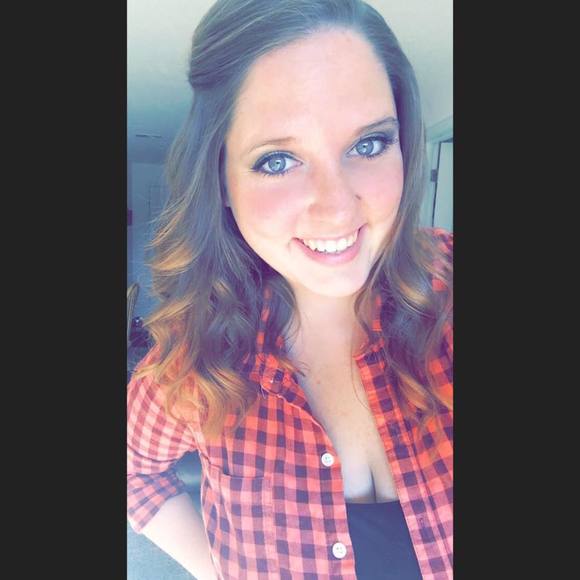 Meet your Posher, Carly - Picture 1 of 1