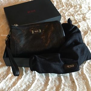 NIB Tumi Leather Wristlet