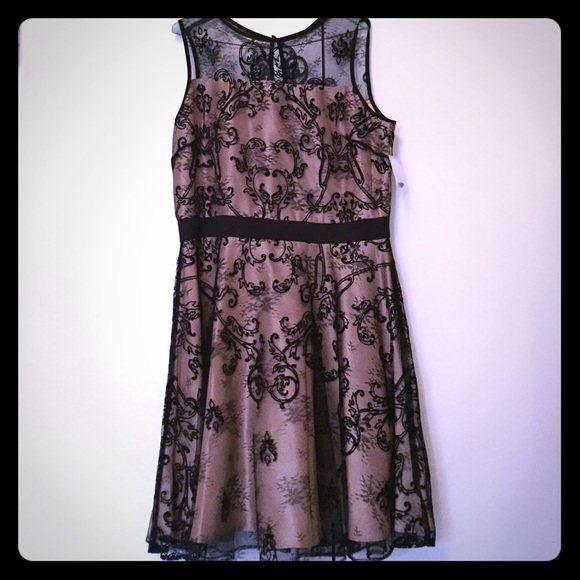 Beautiful Lace black/gold cocktail dress