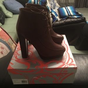 Kelsi Dagger Evonna Booties size 8