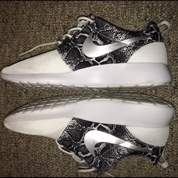 Like-New Nike Snakeskin Roshes