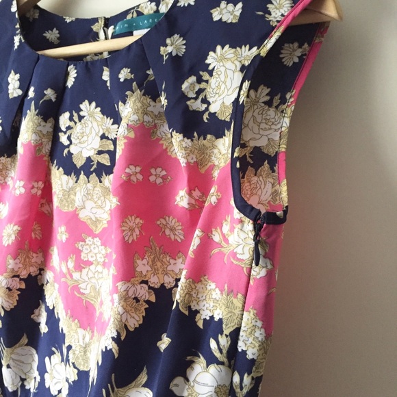 Floral Satin Peplum Top - Picture 4 of 6