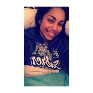 Meet your Posher, Alexia