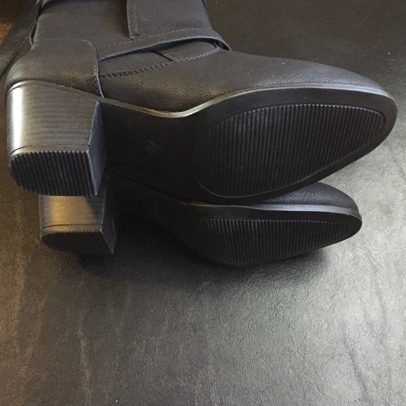 Boots - Picture 2 of 4