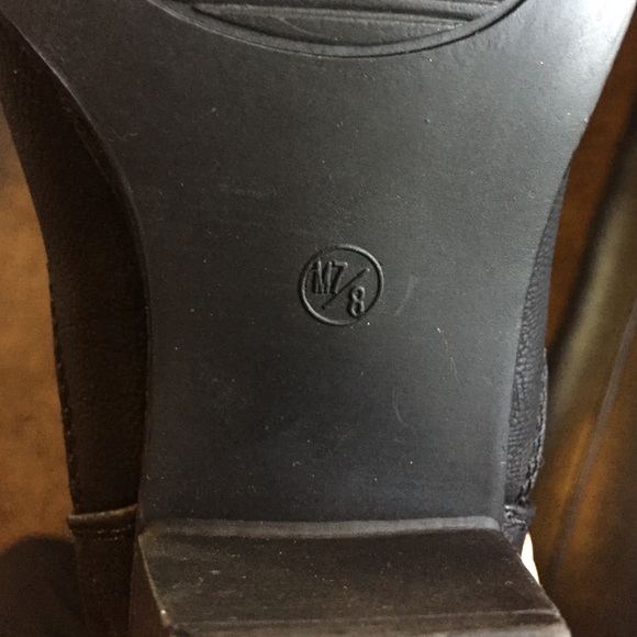 Boots - Picture 3 of 4