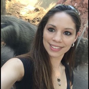 Meet your Posher, Casandra