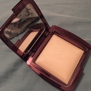 Hourglass - Diffused Light Ambient Lighting Powder