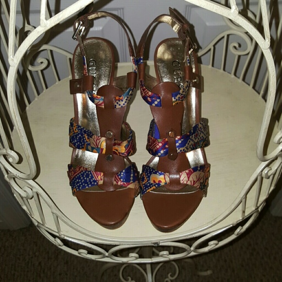 NWOT SUPER CUTE GUESS PUMPS SIZE 6.5