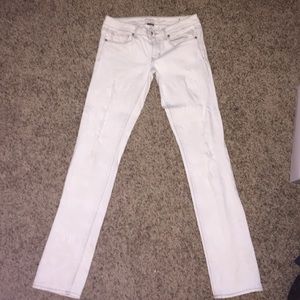 White skinny jeans