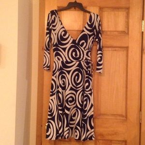 Navy blue and cream polyester/spandex dress