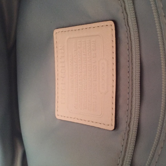 **SOLD*Coach cream and textured snake shoulder bag - Picture 3 of 4