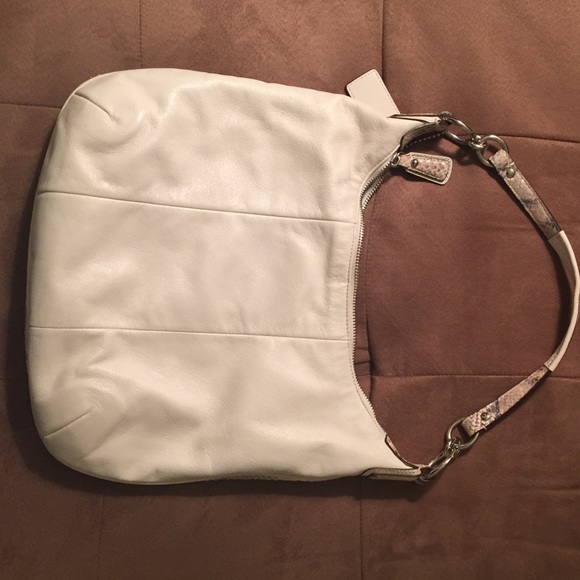 **SOLD*Coach cream and textured snake shoulder bag - Picture 4 of 4
