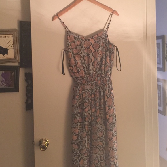 Romper - Picture 1 of 4