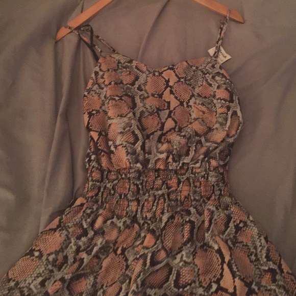 Romper - Picture 2 of 4