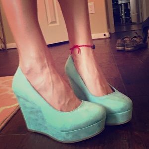 Super cute mint wedges size 7 1/2