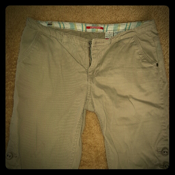 Unionbay cord surfer shorts with button detail!