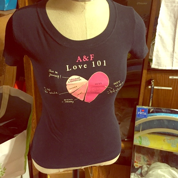 A&F shirt. Super cute 💗 - Picture 1 of 4