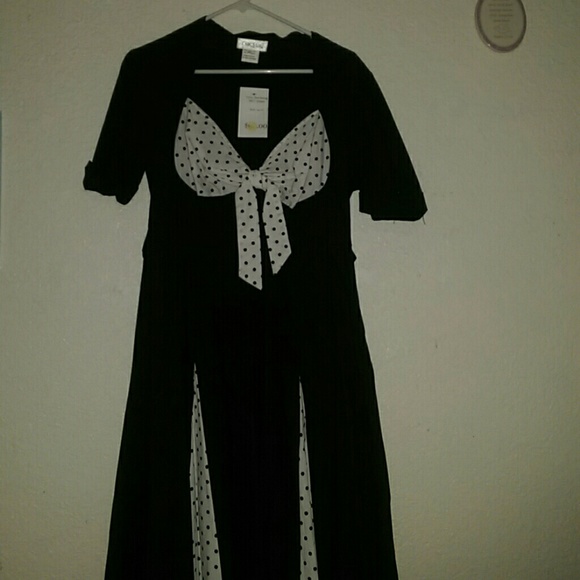 Black and white dress. Polka dot.