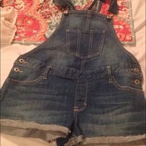 short overalls super cute !