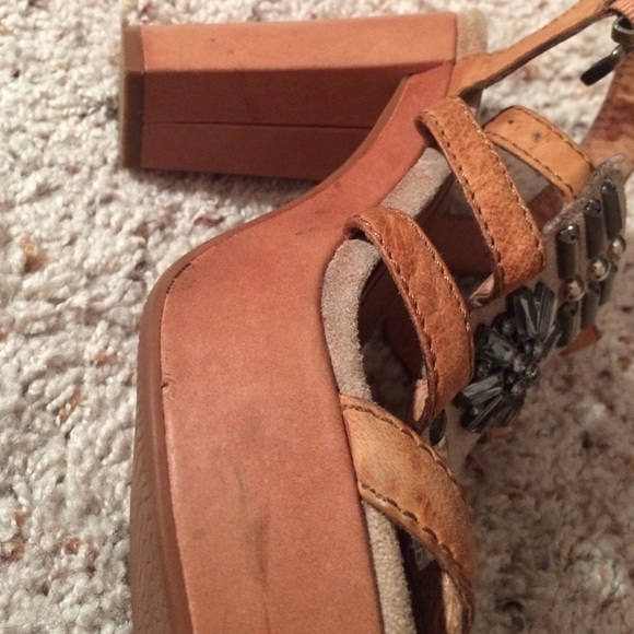 Heels - Picture 3 of 3