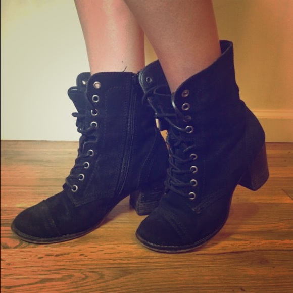 GRANNNY By Steve Madden