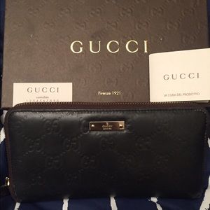 Gucci Zip-around leather continental wallet