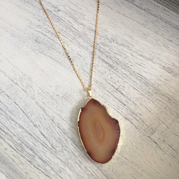Brown agate pendant necklace