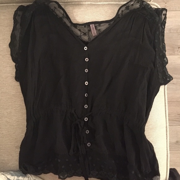 Back size small midriff blouse