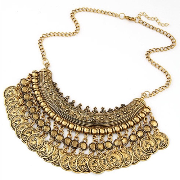 Gold Medallion Necklace☀️