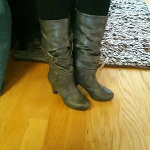 Madden Girl Pinup tall boot 3" Heel, Gray Size 6.5