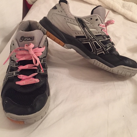 Size 9 Asics Gel-Rocket volleyball shoes.