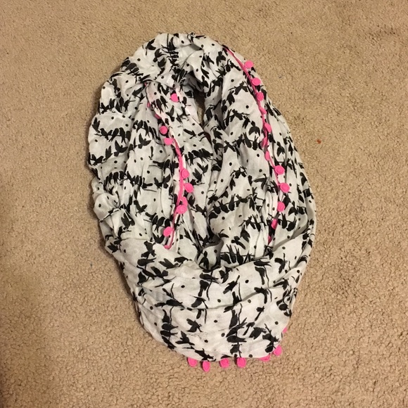 Light infinity scarf