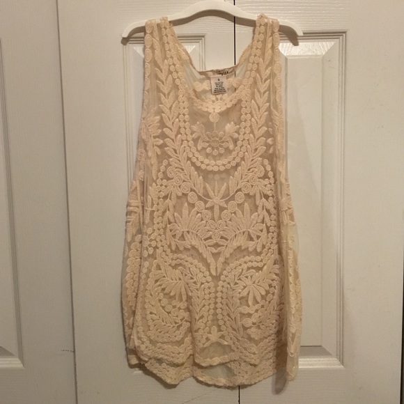 Cute lace tank top form boutique.