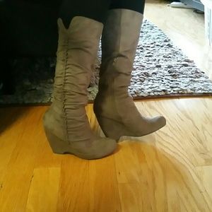 Mia Bellview Wedge Boot Size 7M Light-Med. Brown