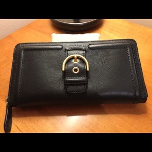 NWOT BLACK COACH ZIP AROUND WALLET