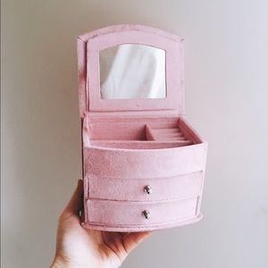Cosmetic box