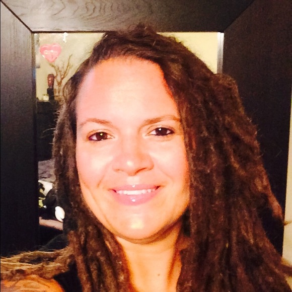 Meet your Posher, Angela - Picture 1 of 1