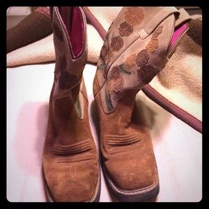 Ariat boot used but still in great condition 8B