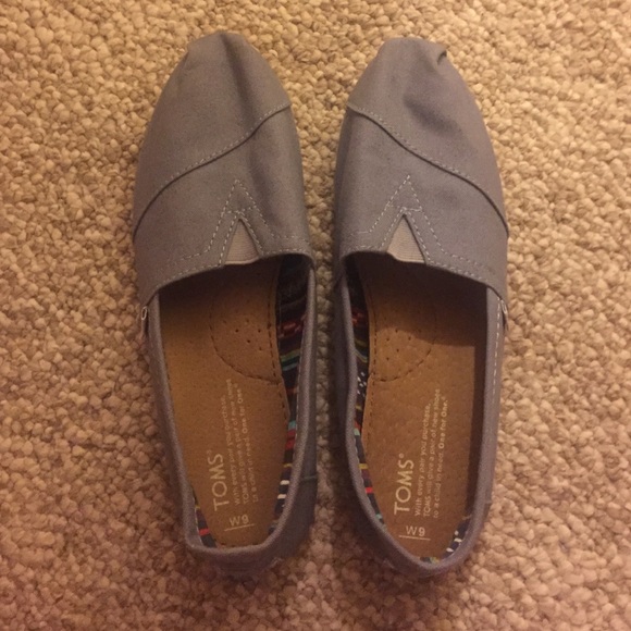 Size 9 TOMS