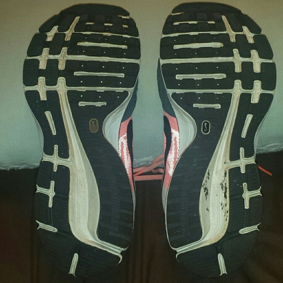 Nike shoes - Picture 3 of 3