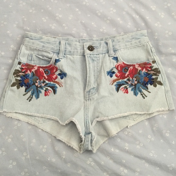 element Pants - Embroidered jean shorts