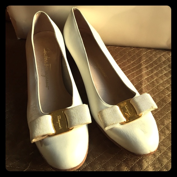 Salvatore Ferragamo nude cream flats